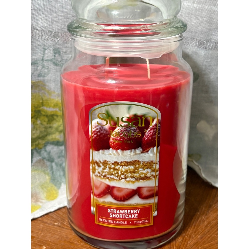 Susan Jacobs New York Strawberry Shortcake Scented Candle 26oz 2-Wick Glass Jar